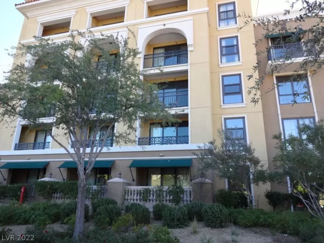 MLS: 2421205 Condo For Sale