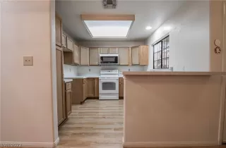 Photo #6: 2421249 Listing