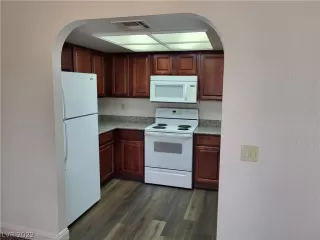 Photo #4: 2421269 Listing 