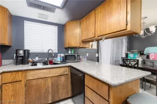 Photo #6: 2421281 Listing