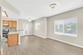 Photo #4: 2421292 Listing