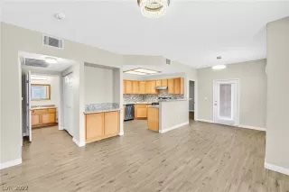 Photo #5: 2421292 Listing