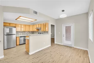 Photo #6: 2421292 Listing