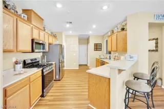 Photo #2: 2421312 Listing