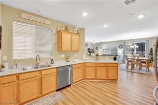 Photo #3: 2421312 Listing