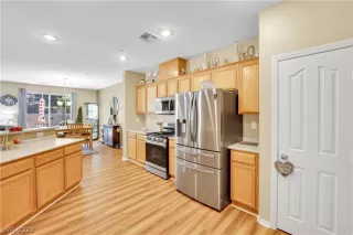 Photo #4: 2421312 Listing