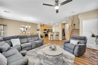 Photo #5: 2421312 Listing