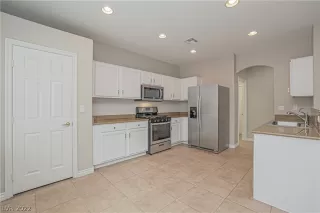 Photo #3: 2421322 Listing 
