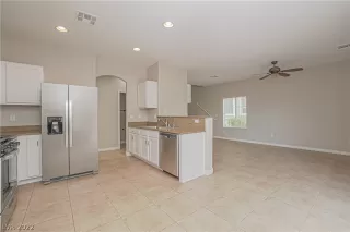 Photo #4: 2421322 Listing 