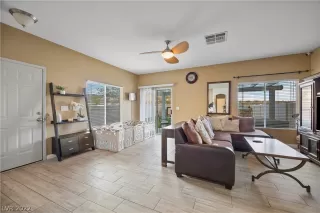 Photo #5: 2421338 Listing