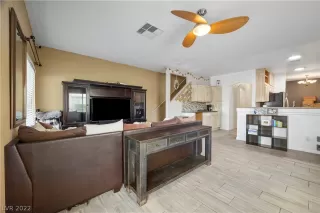 Photo #6: 2421338 Listing