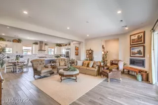 Photo #6: 2421367 Listing