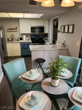 Photo #3: 2421392 Listing 