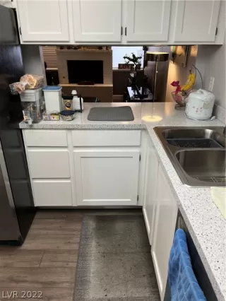 Photo #5: 2421392 Listing 