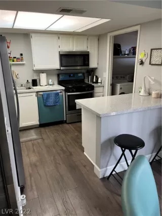 Photo #6: 2421392 Listing 