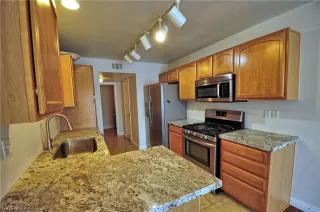 Photo #3: 2421402 Listing 