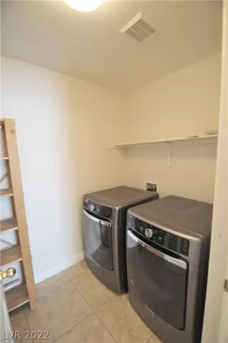 Photo #5: 2421402 Listing 