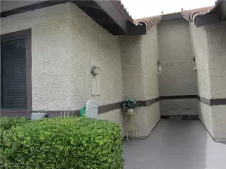 Photo #3: 2421462 Listing