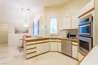 Photo #5: 2421477 Listing 