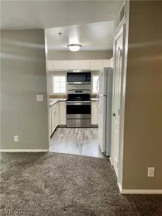 Photo #4: 2421487 Listing