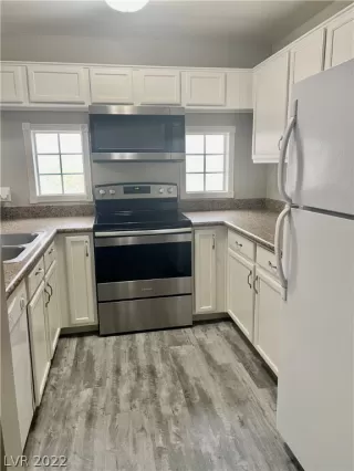 Photo #5: 2421487 Listing