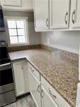 Photo #6: 2421487 Listing