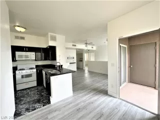 Photo #1: 2421521 Listing 