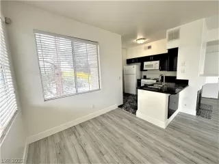 Photo #2: 2421521 Listing 