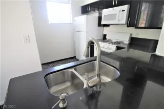 Photo #6: 2421521 Listing 