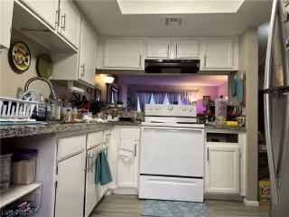 Photo #5: 2421617 Listing