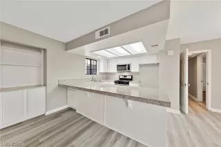 Photo #2: 2421631 Listing