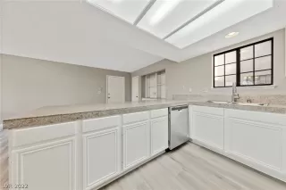 Photo #3: 2421631 Listing