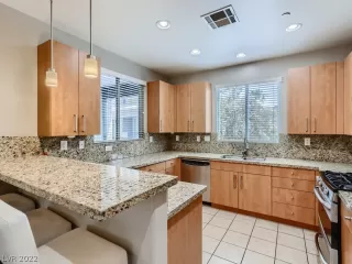 Photo #1: 2421651 Listing