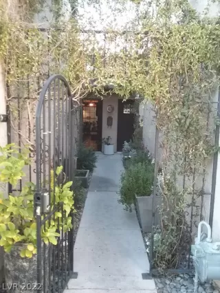 Photo #1: 2421659 Listing 