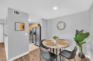 Photo #4: 2421662 Listing