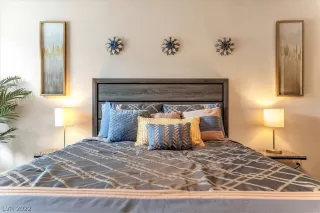 Photo #5: 2421662 Listing