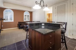 Photo #3: 2421684 Listing