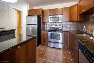 Photo #5: 2421684 Listing