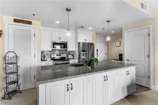 Photo #1: 2421735 Listing