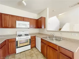 Photo #5: 2421892 Listing 