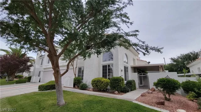 MLS: 2421922 Condo For Sale