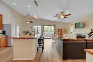 Photo #4: 2421949 Listing 