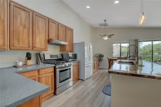 Photo #5: 2421949 Listing 