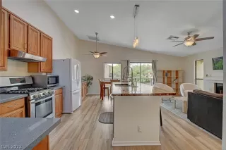 Photo #6: 2421949 Listing 