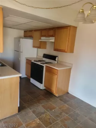 Photo #3: 2421980 Listing