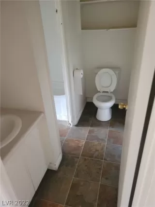 Photo #4: 2421980 Listing