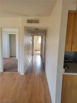 Photo #5: 2421980 Listing