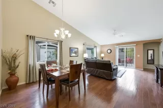 Photo #2: 2421989 Listing