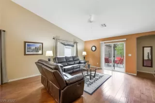 Photo #3: 2421989 Listing