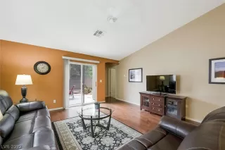 Photo #5: 2421989 Listing